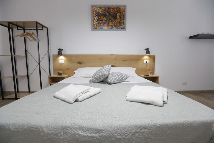 Room 2 of 35