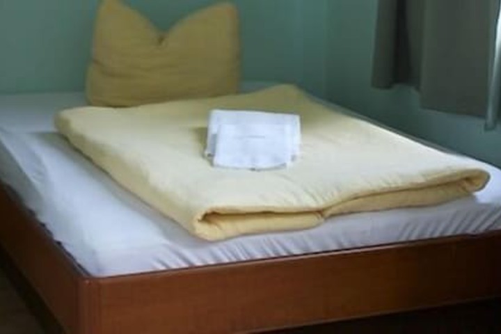 Room 9 of 25