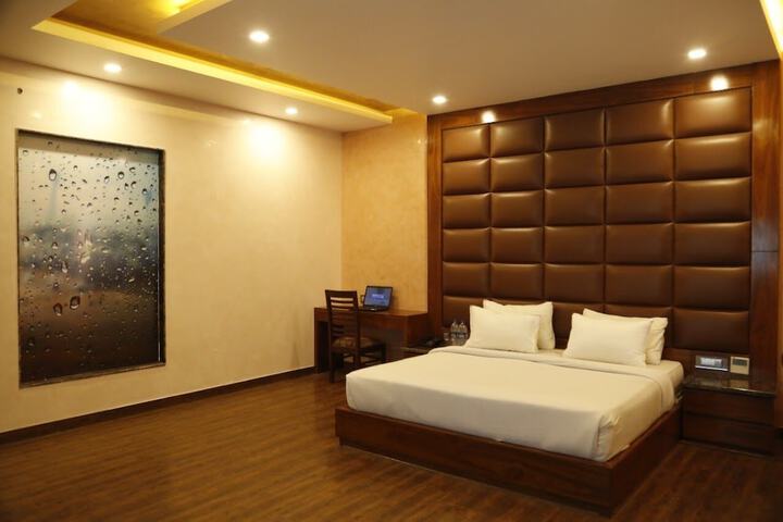 Room 5 of 20