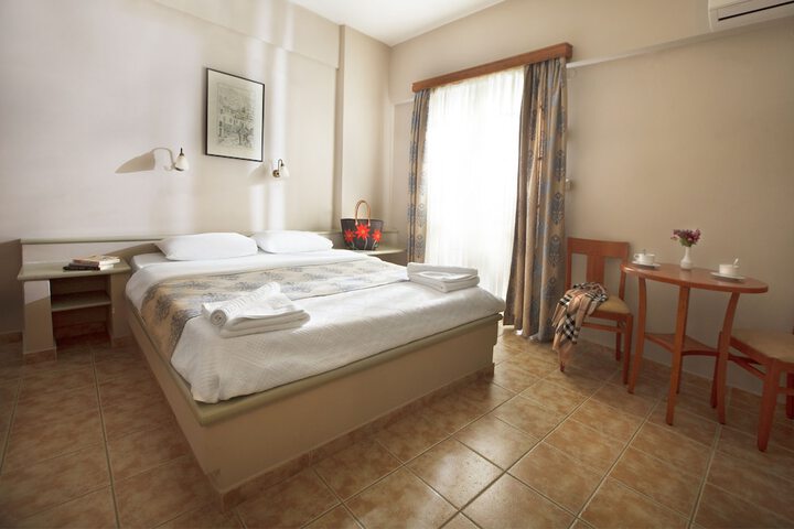 Room 9 of 32