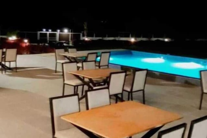 Pool 19 of 33