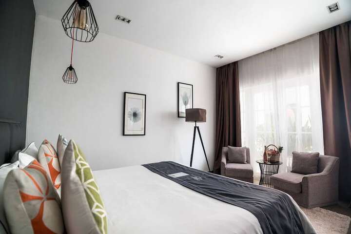 Room 27 of 94