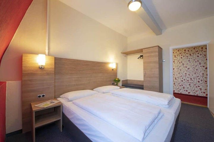 Room 4 of 52