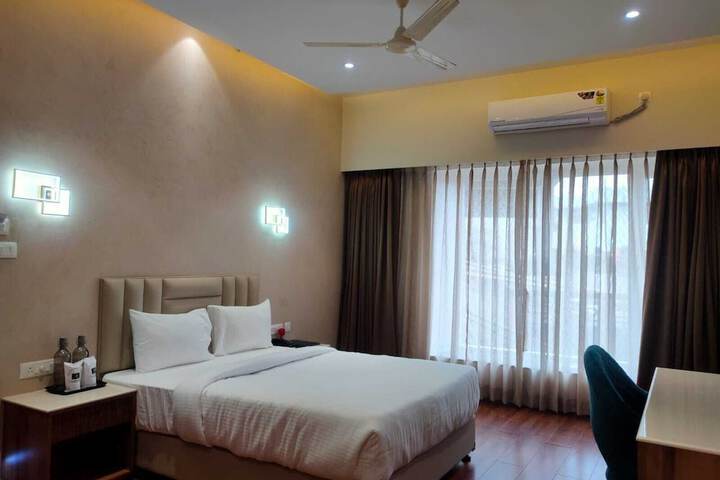 Room 8 of 9