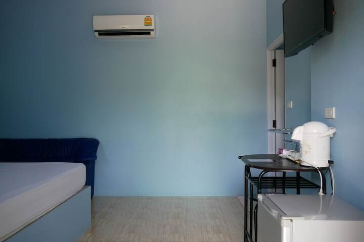 Room 11 of 25