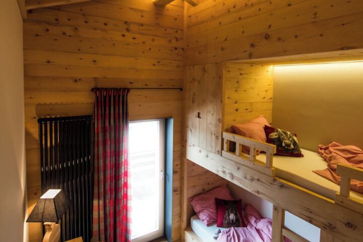Room 43 of 176