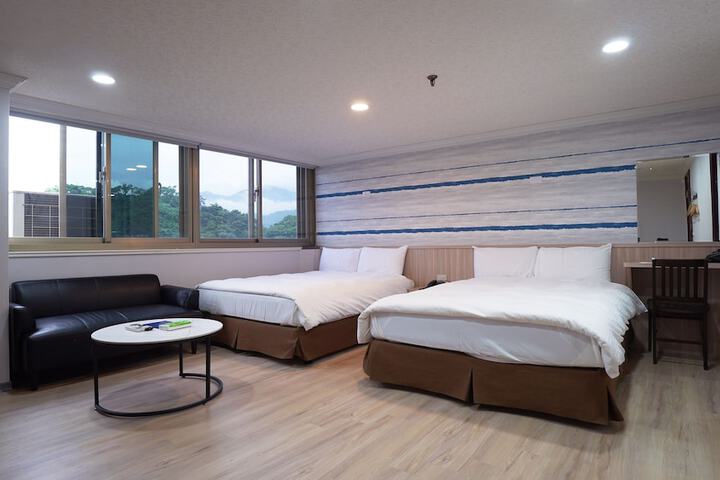 Room 26 of 73