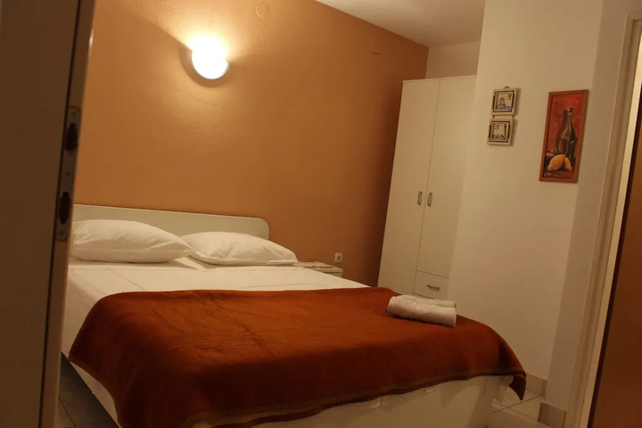 Room 3 of 10
