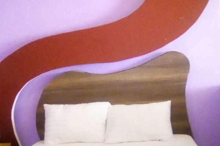 Room 10 of 29