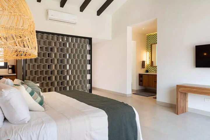 Room 12 of 19