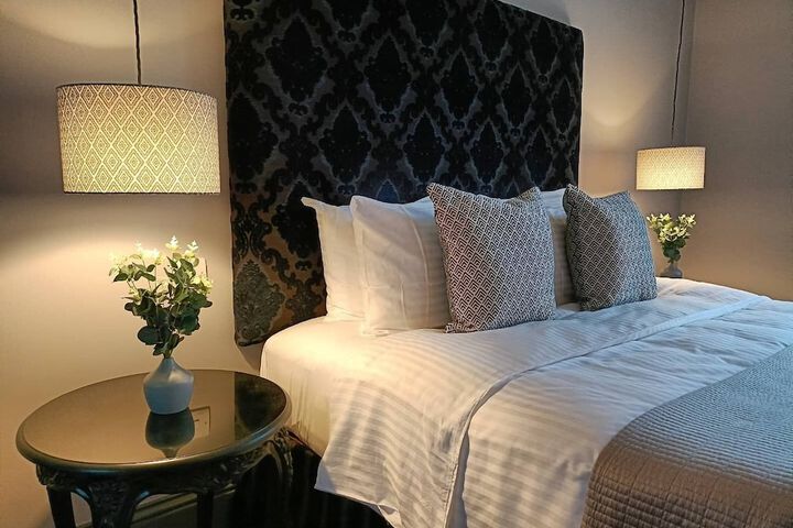 Room 4 of 38