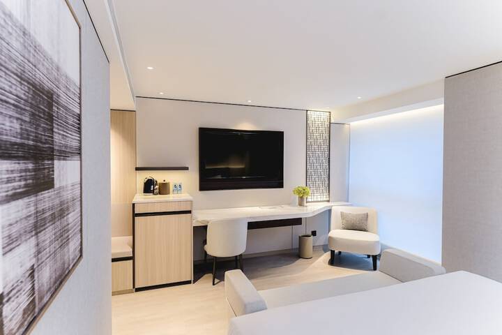 Room 9 of 26