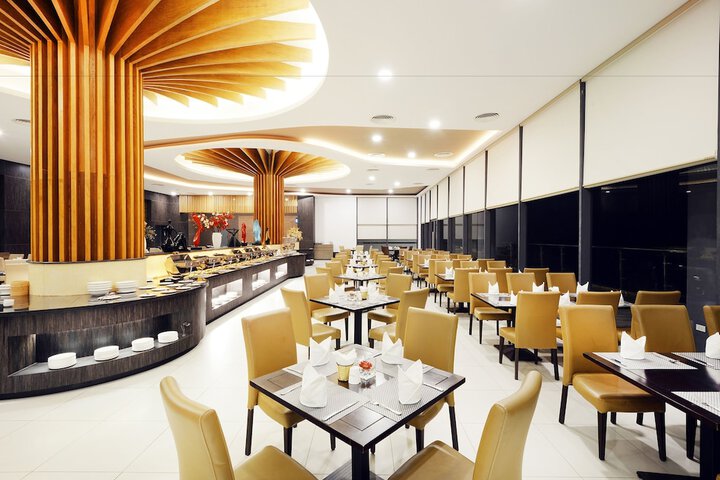 Lounge 82 of 122
