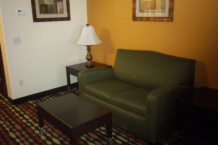 Suite 1 King Bed Sofa Bed Mini Suite Microwave and Refrigerator Full Breakfast (13 of 20)