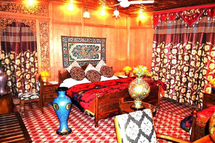 Room 8 of 150
