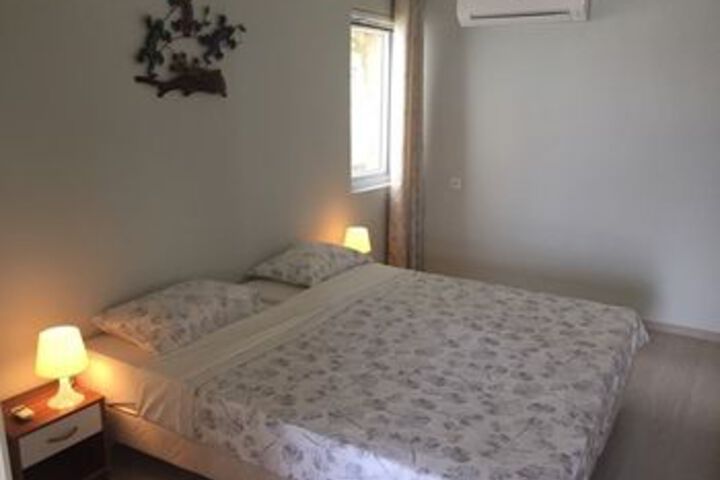 Room 8 of 16