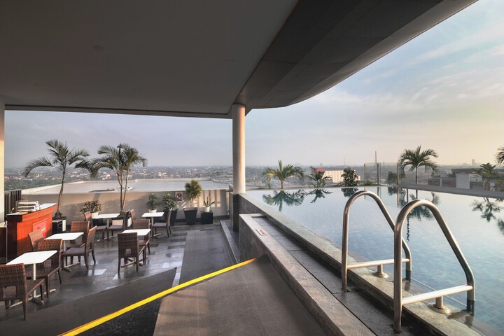 Pool Hotel