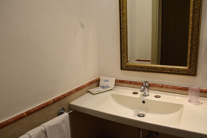 Room 11 of 50