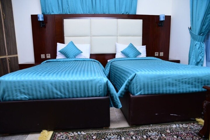 Room 5 of 11