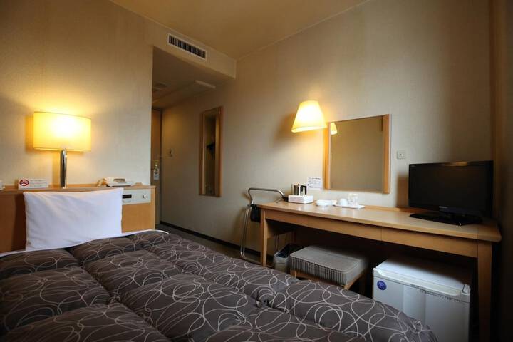 Room 14 of 32