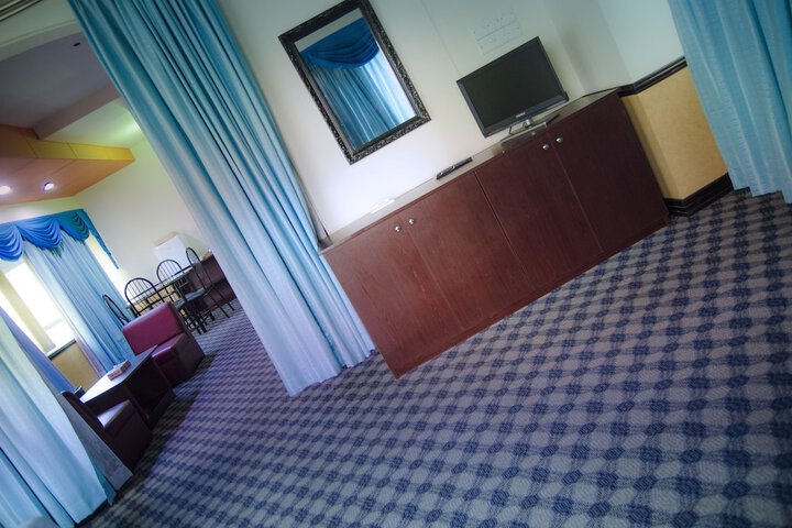 Room 27 of 64