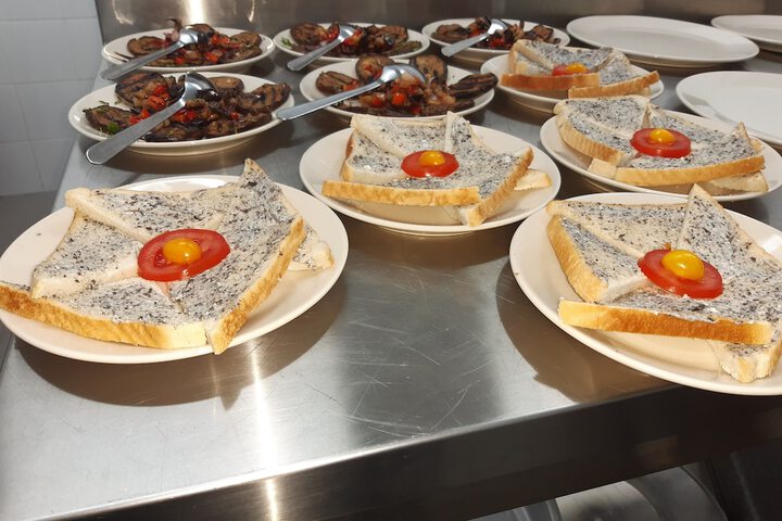Dining 70 of 81