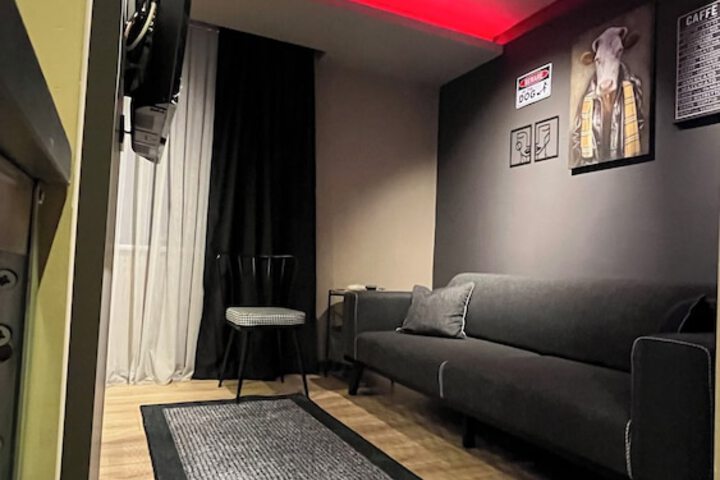 Room 13 of 28