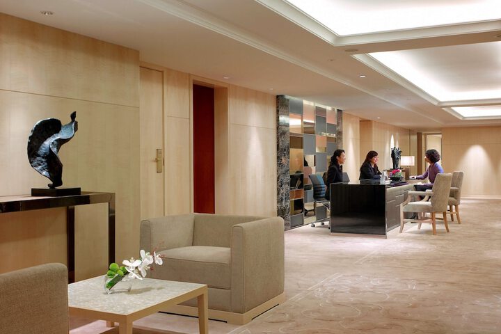 Lounge 60 of 61