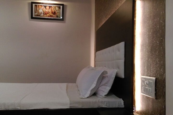 Room 16 of 25