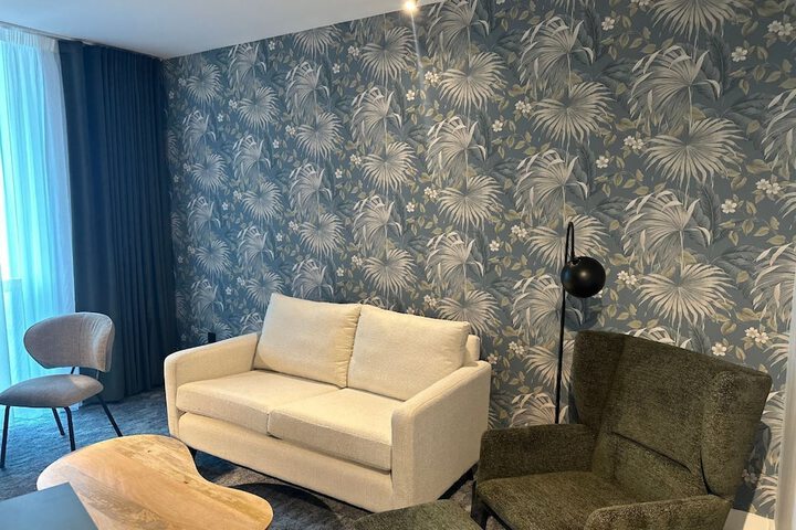 Room 18 of 43
