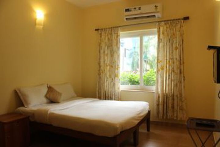 Oyo 6234 1 Bhk Near Club Cubana
