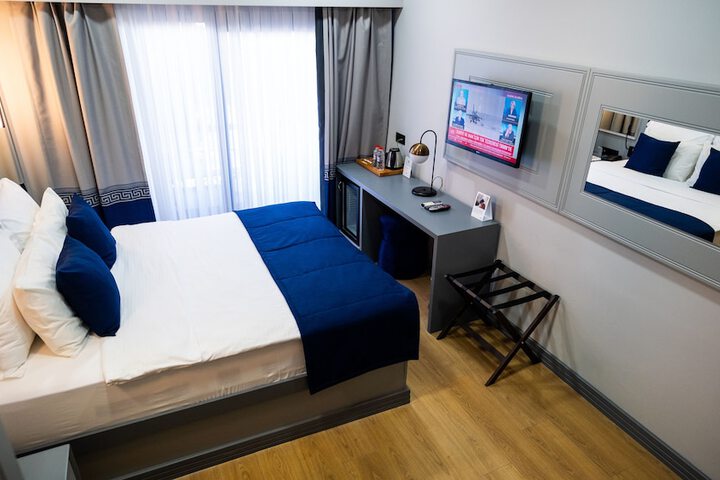 Room 8 of 25