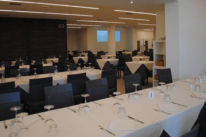 Ballroom/Hall 74 of 86