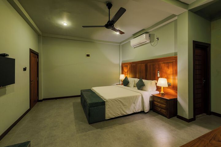Room 18 of 76