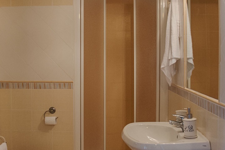 Room 115 of 186