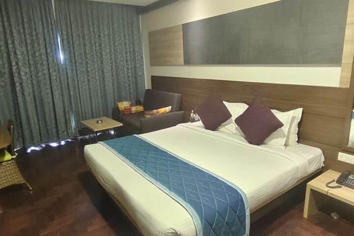 Room 9 of 26