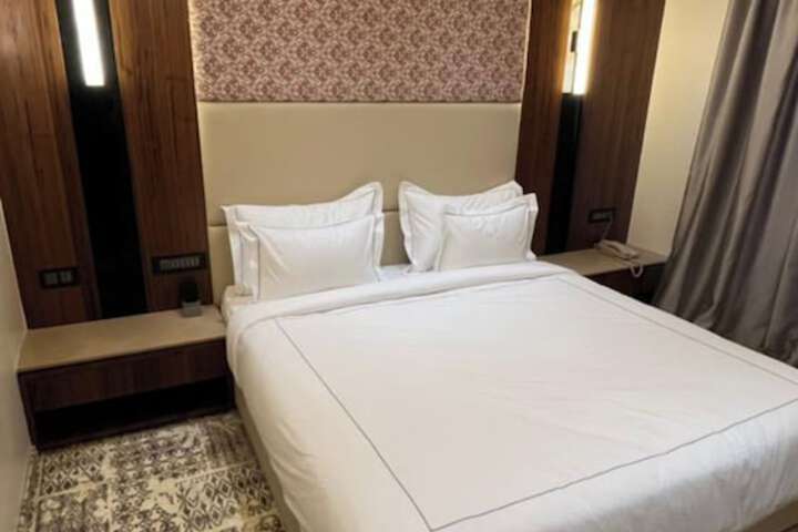Room 4 of 25