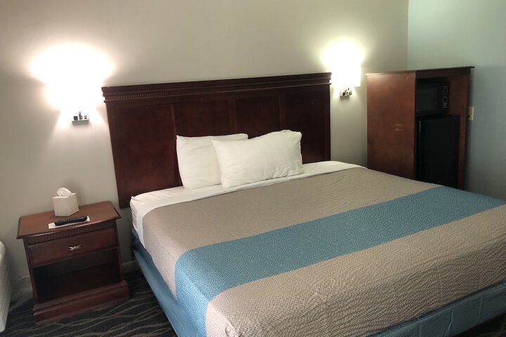 1 King Bed (14 of 14)