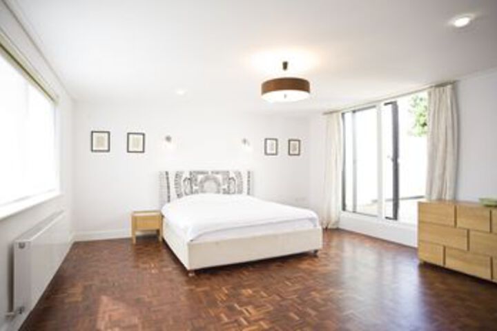 Room 17 of 30