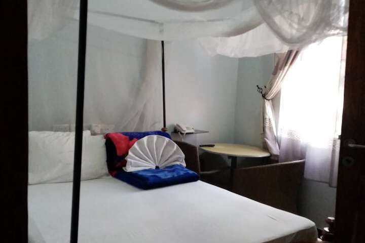 Room 5 of 17