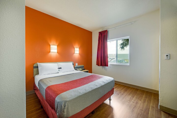 Room 10 of 35