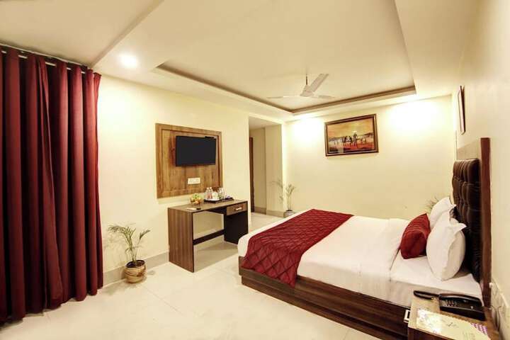 Room 17 of 60