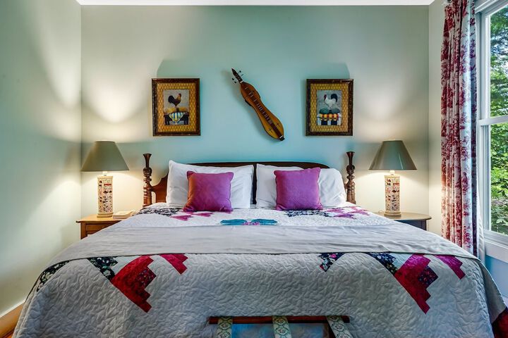 Snug Hug Queen Suite with Fireplace (55 of 131)