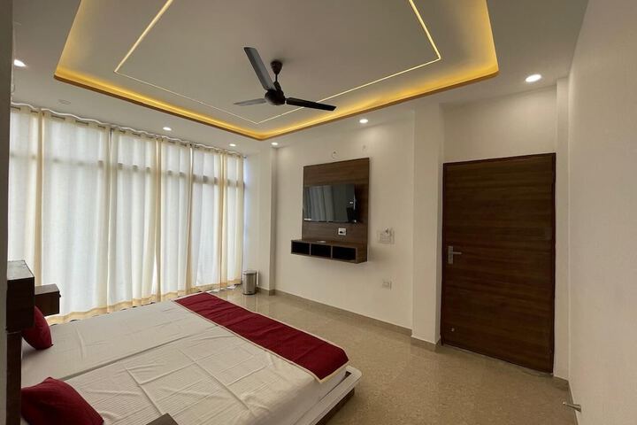 Room 8 of 20