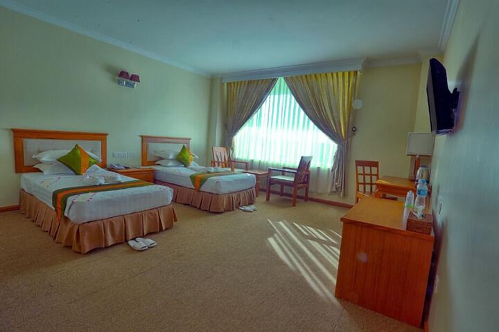 Room 8 of 28