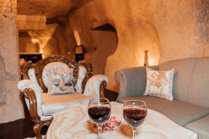Room 3 of 28