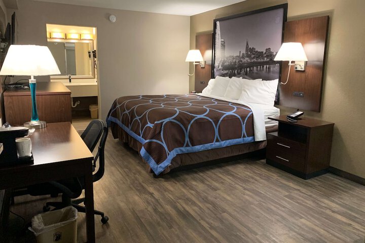 1 King Bed Accessible (11 of 11)