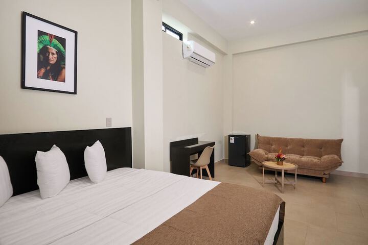 Room 9 of 33