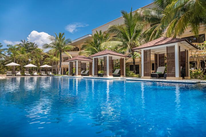 Pool Hotel