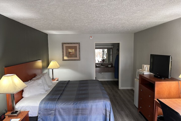 Standard | King Bed (14 of 16)